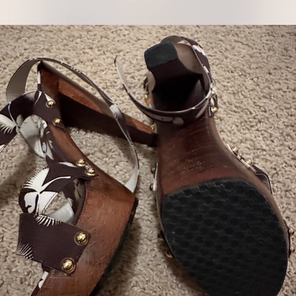 Gucci Brown and White Feather Pattern Sandals - Picture 7 of 10